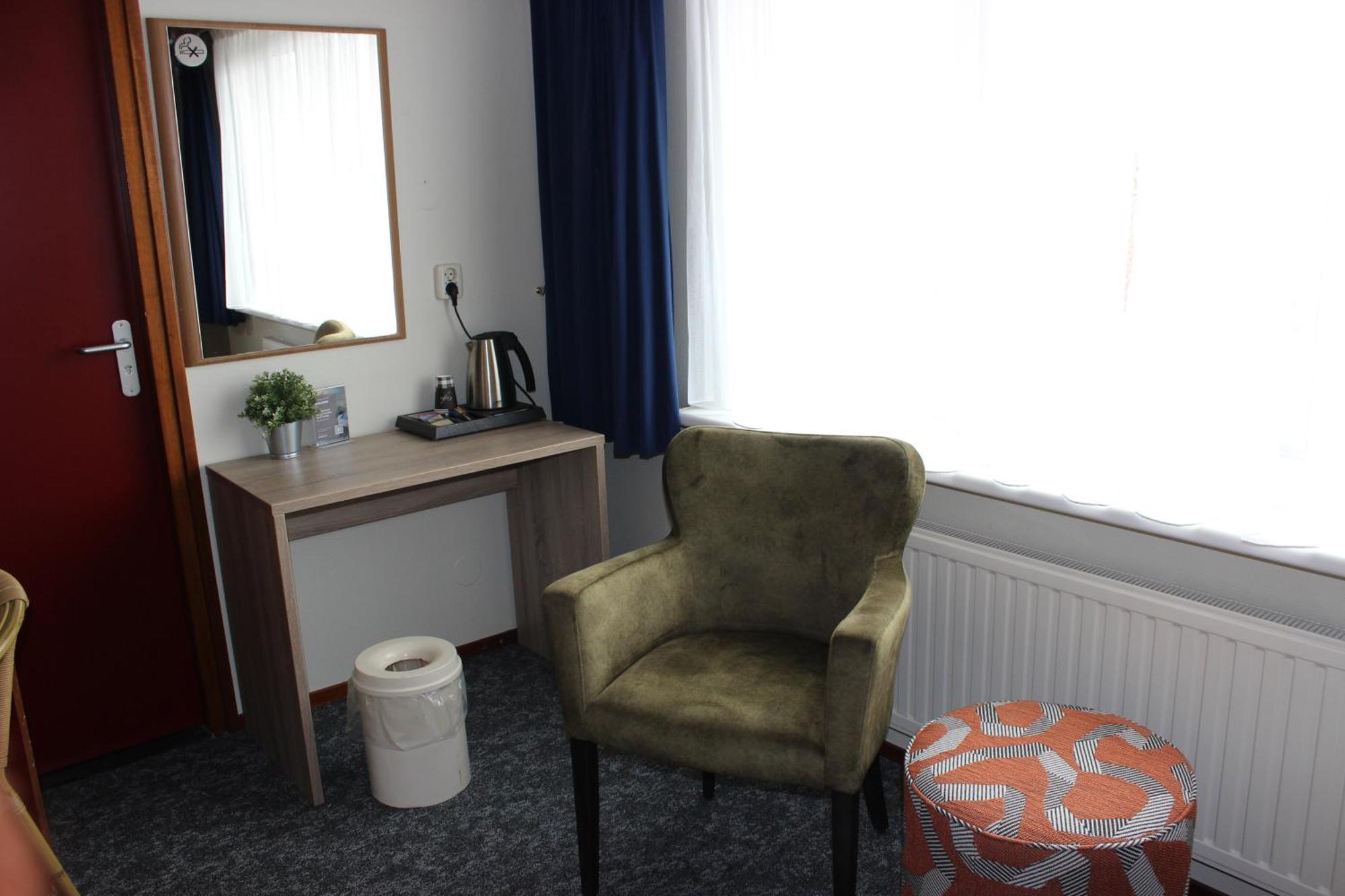 Hotel "De Klok" Buren  Esterno foto
